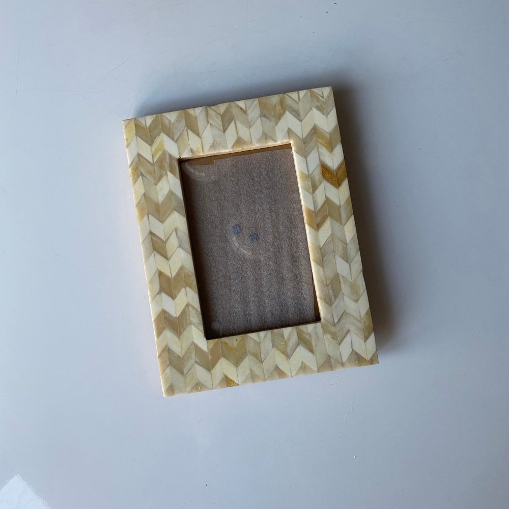 Bone Inlaid Photo Frame: 4x6 Chevron Pattern